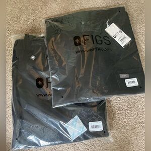 NEVER WORN- FIGS MENS Black Scrub Top and Joggers